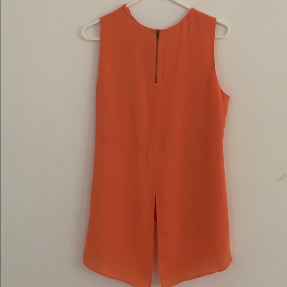 Kenneth Cole Tiered Tunic Blouse Size Medium - Picture 2 of 4